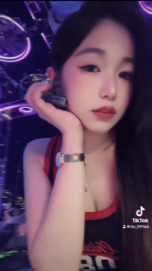 小琳, a verified BonBon host in Ampang