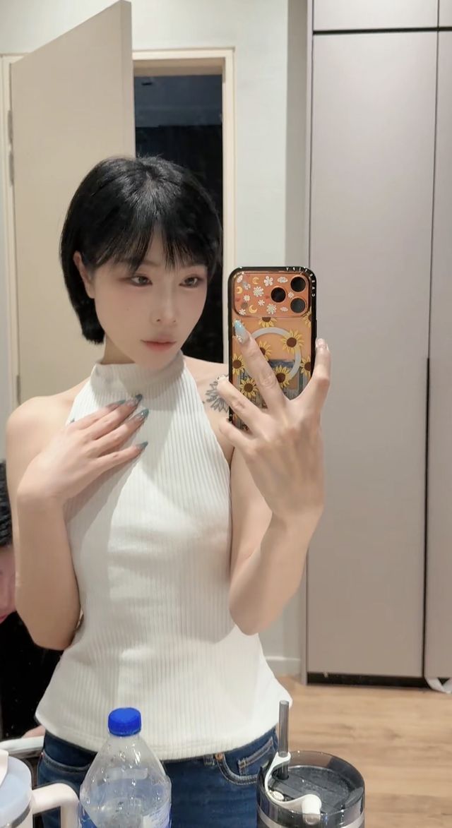 Vivian, a verified BonBon host in Kuching