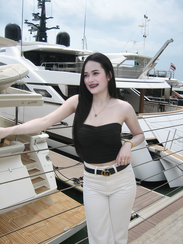 Oum, a verified BonBon host in Bangkok