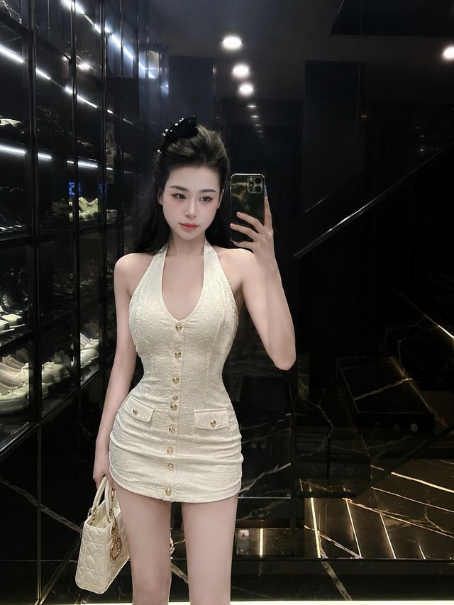 Alicee, a verified BonBon host in Kuching