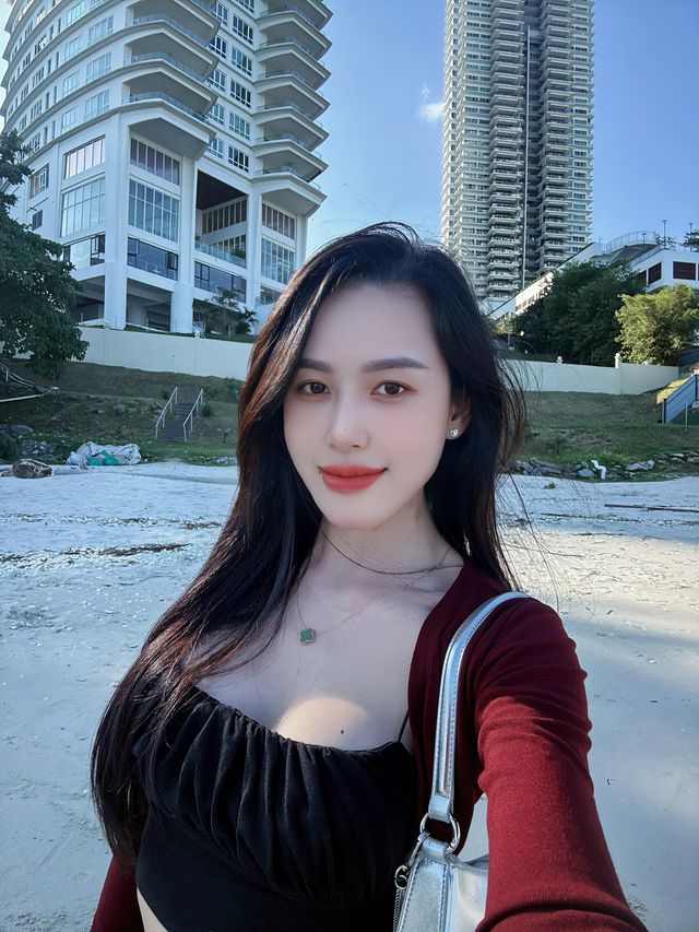 Nini, a verified BonBon host in Ho Chi Minh City