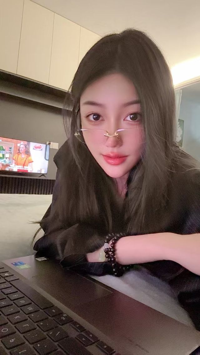 Yezzi, a verified BonBon host in Kuala Lumpur