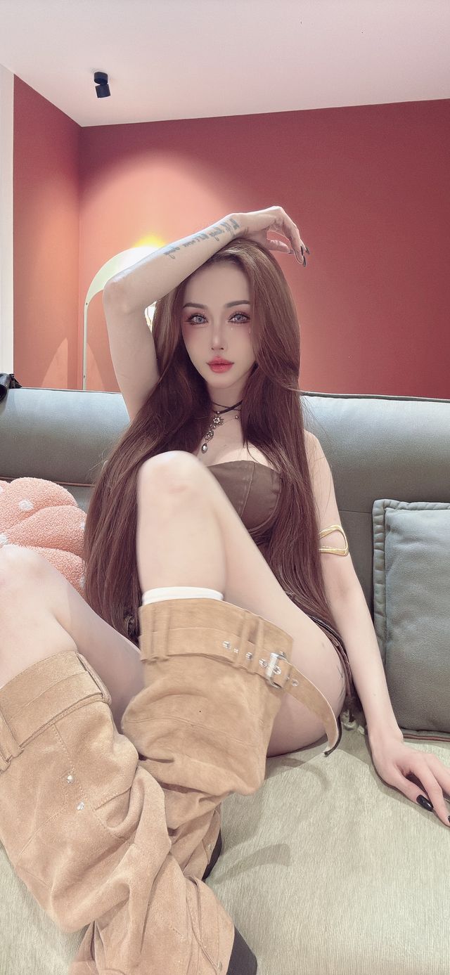 Zoey, a verified BonBon host in Johor Bahru